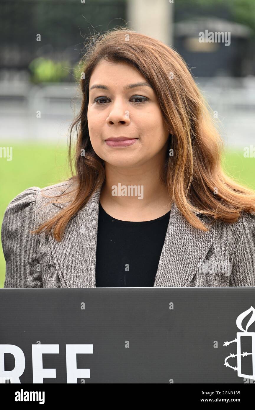 Tulip Siddiq, Snakes and Ladgers Photocall per segnare il 2000° giorno da quando Nazanin Zaghari-Ratcliffe è stato arrestato in Iran. Piazza del Parlamento, Londra. REGNO UNITO Foto Stock