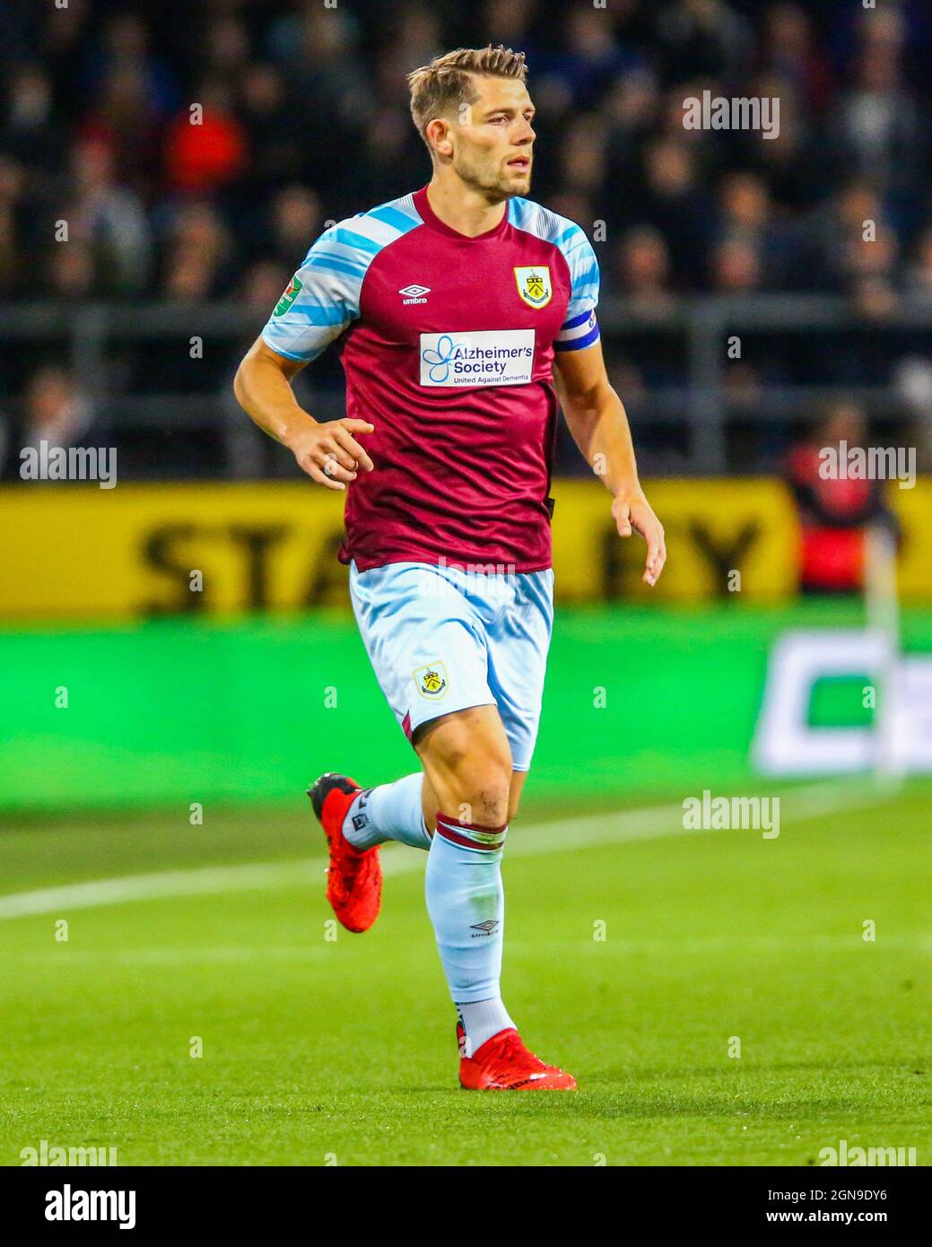 Burnley, Regno Unito. 21 settembre 2021. Il difensore di Burnley James Tarkowski durante la partita della Carabao Cup tra Burnley e Rochdale a Turf Moor, Burnley, Inghilterra, il 21 settembre 2021. Foto di Sam Fielding/prime Media Images. Credit: Prime Media Images/Alamy Live News Foto Stock