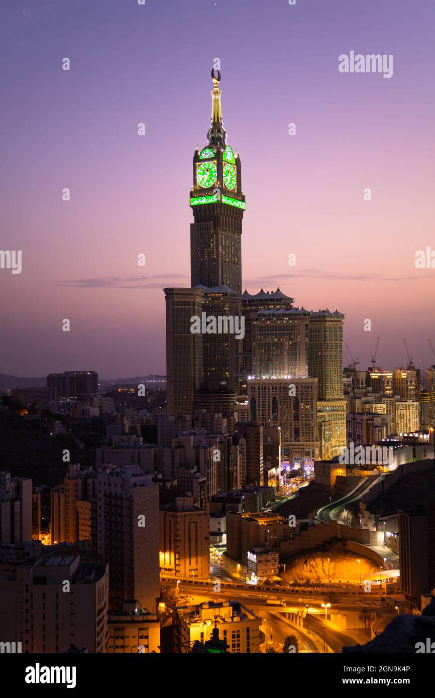 Zam Zam o Torre dell'Orologio - Abraj al Bait - Masjid al Haram - 17 Sep 2021 , Mecca , Arabia Saudita Foto Stock