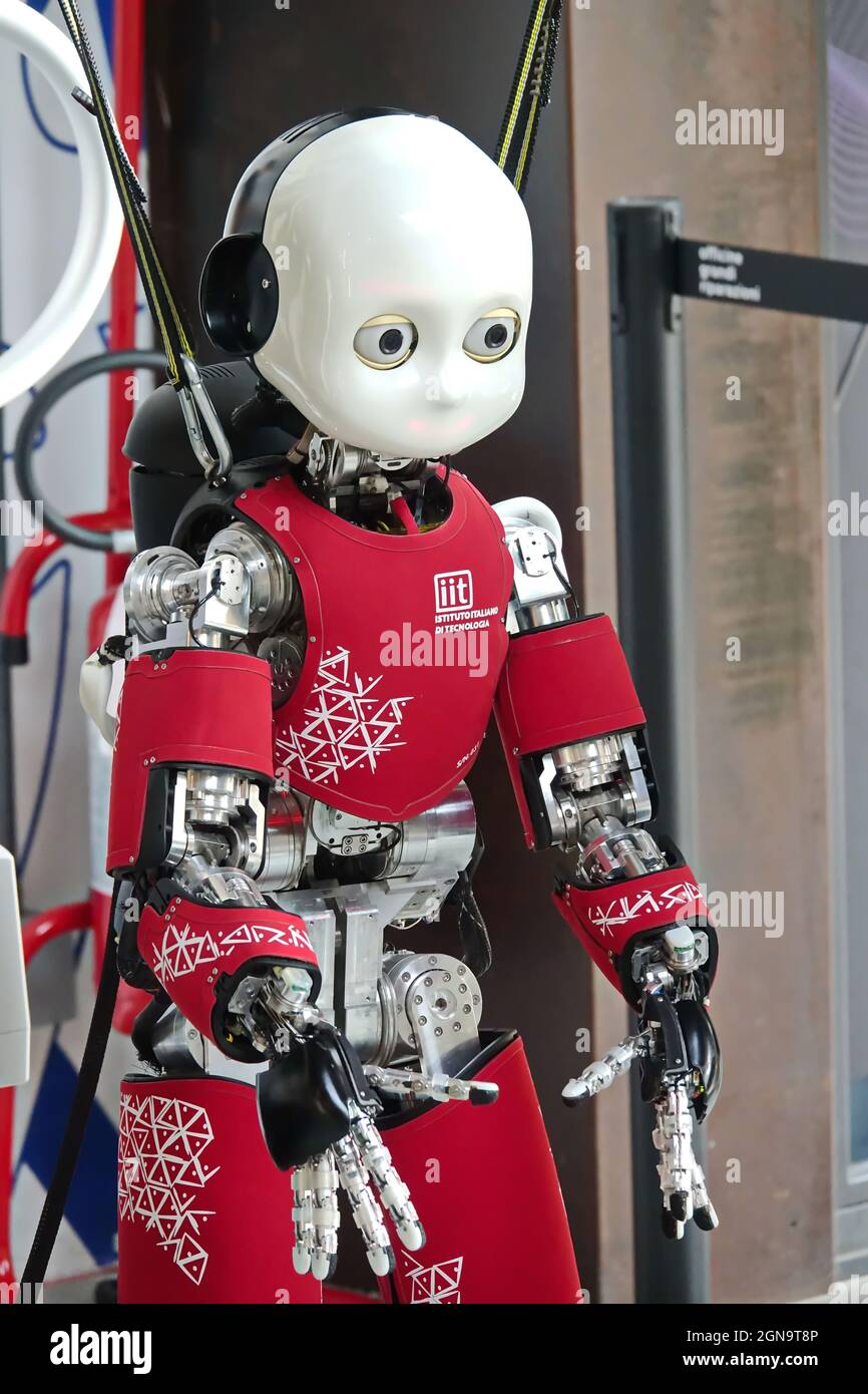 ICub, il piccolo umanoide creato dall'Istituto Italiano di tecnologia. Genova, Italia - Settembre 2021 Foto Stock