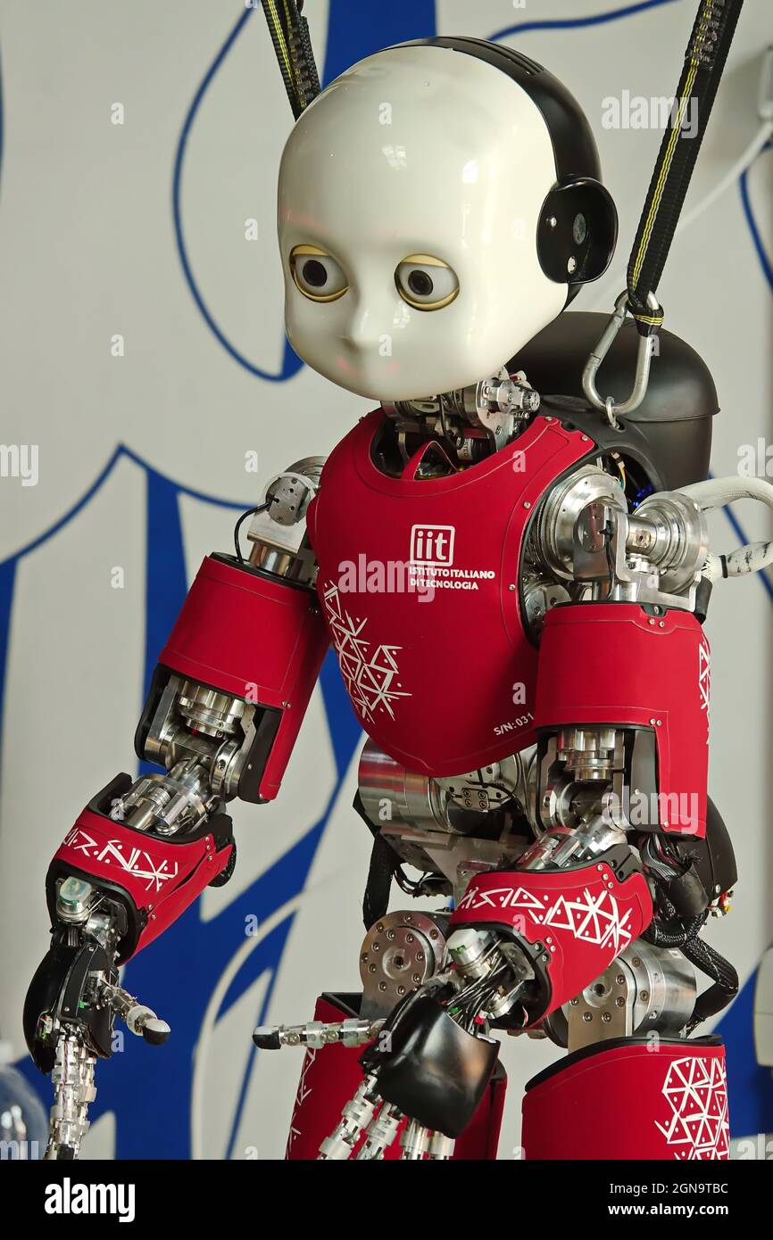 ICub, il piccolo umanoide creato dall'Istituto Italiano di tecnologia. Genova, Italia - Settembre 2021 Foto Stock