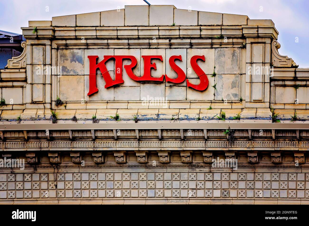 Lo storico edificio Kress si affaccia su Dauphin Street, 4 marzo 2019, a Mobile, Alabama. Foto Stock