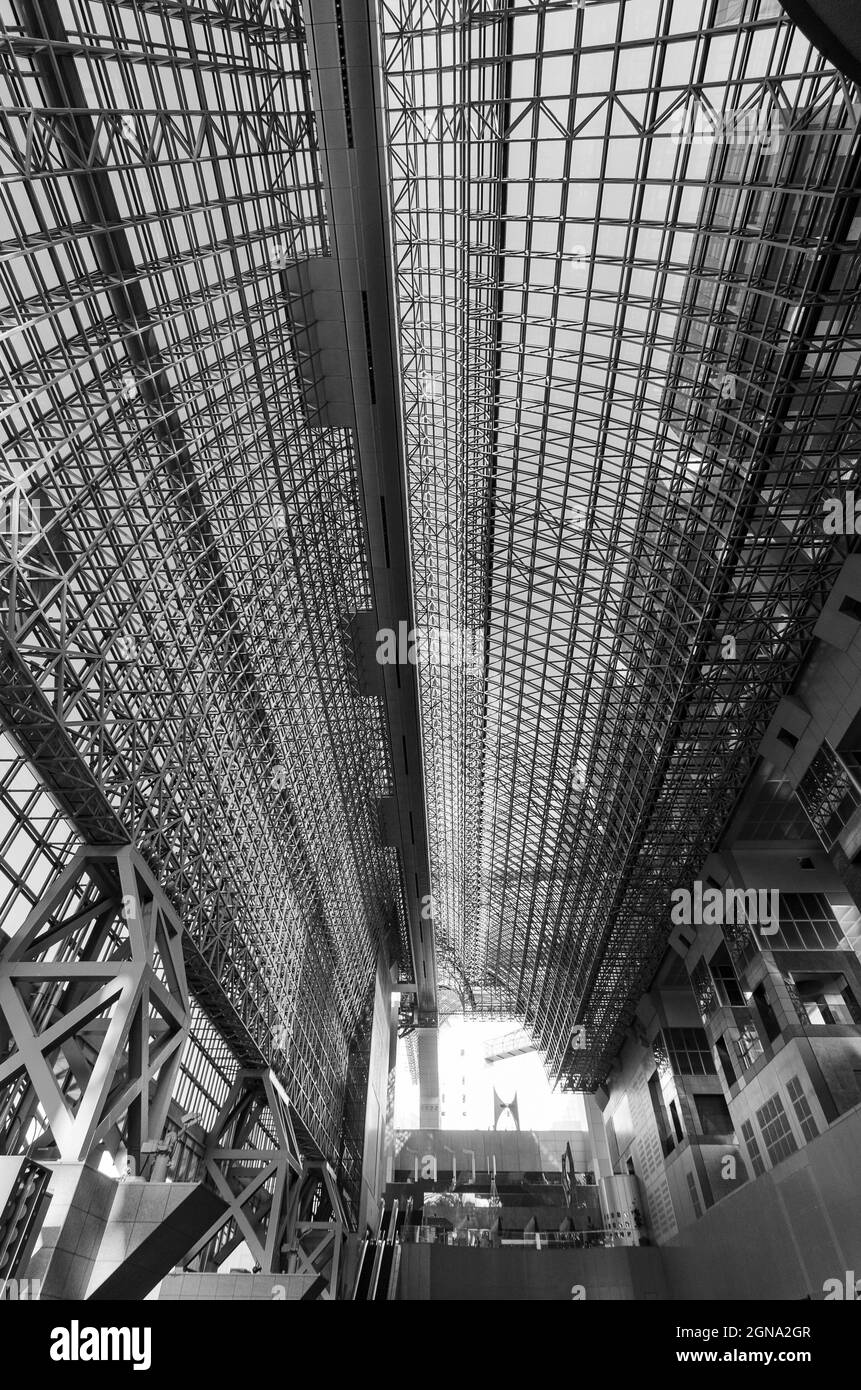 Stazione ferroviaria di Kyoto, architettura moderna, hub dei trasporti, infrastrutture urbane, ferrovia giapponese Foto Stock