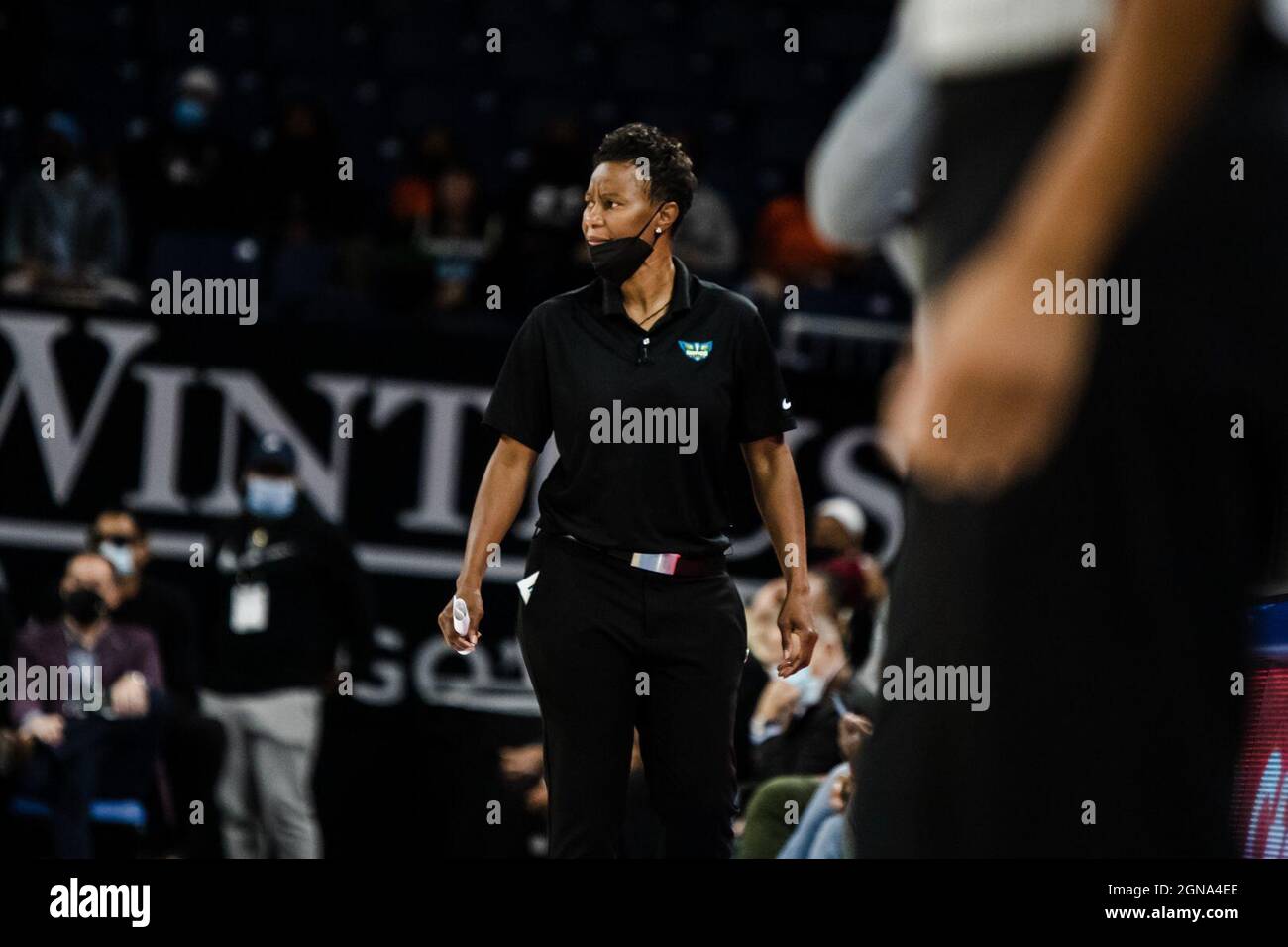 Chicago, Stati Uniti. 23 settembre 2021. Dallas Wings Head Coach, Vickie Johnson durante la partita il 23/09/2021 a Wintrust Arena credito: SPP Sport Press Foto. /Alamy Live News Foto Stock