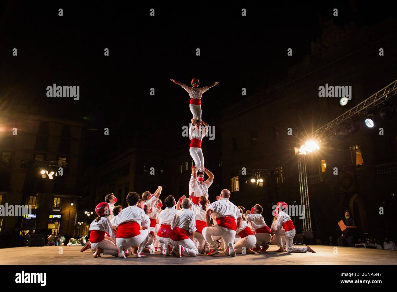 Barcellona, Spagna. 23 settembre 2021. Castells si esibiscono durante il festival. Il Touch Home del festival principale di Barcellona, la Merce, è iniziato con le attrazioni tradizionali della cultura catalana. Credit: SOPA Images Limited/Alamy Live News Foto Stock