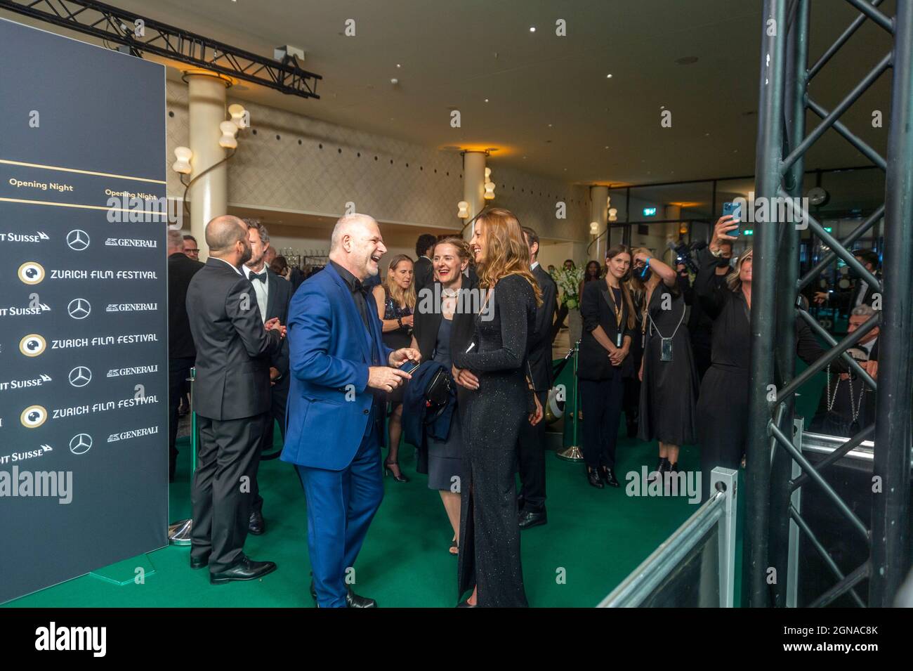 Zurigo, Svizzera. Settembre 23 2021: Apertura del Festival del Film di Zurigo a Zurigo il 23.09.2021 presso la sala del Congresso di Zurigo. Credit: Tim Eckert/Alamy Live News Foto Stock