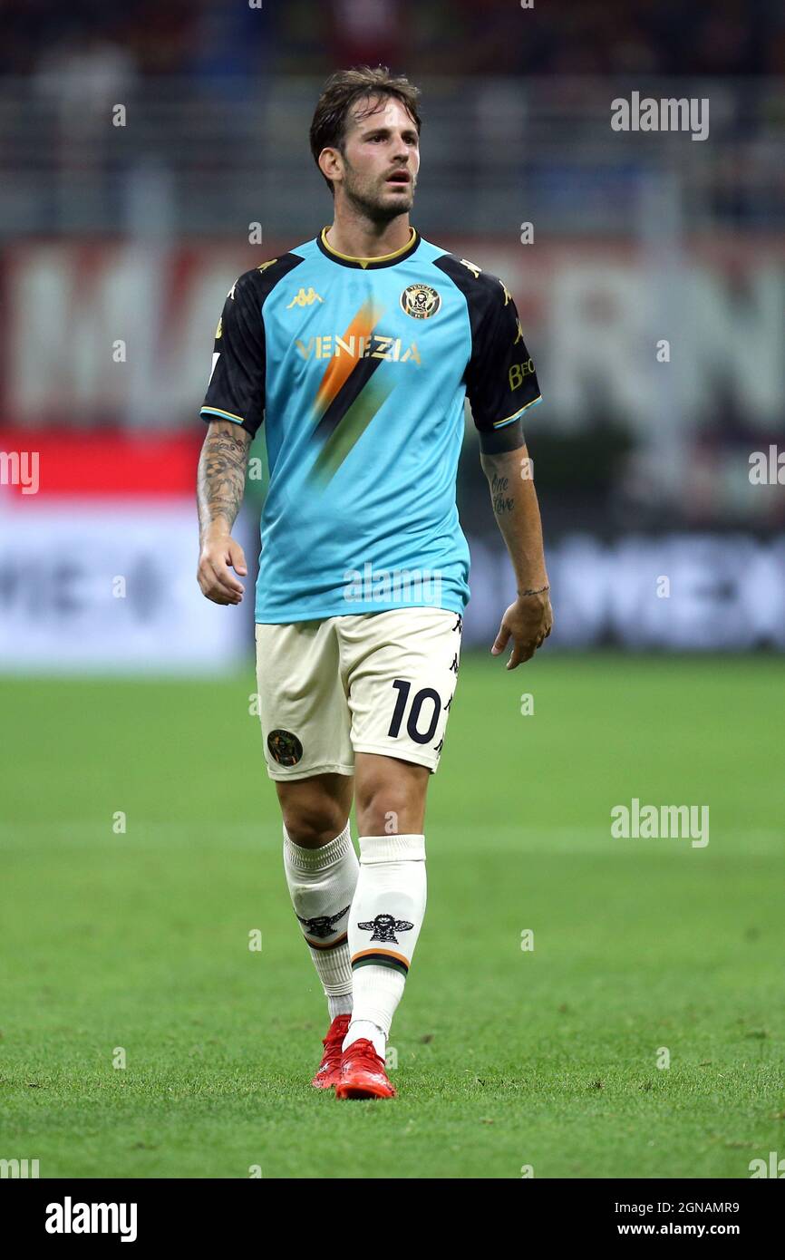 Mattia Aramu del Venezia FC si presenta durante la Serie A una partita tra AC Milan e Venezia FC allo Stadio Giuseppe Meazza il 22 2021 settembre a Milano. Foto Stock