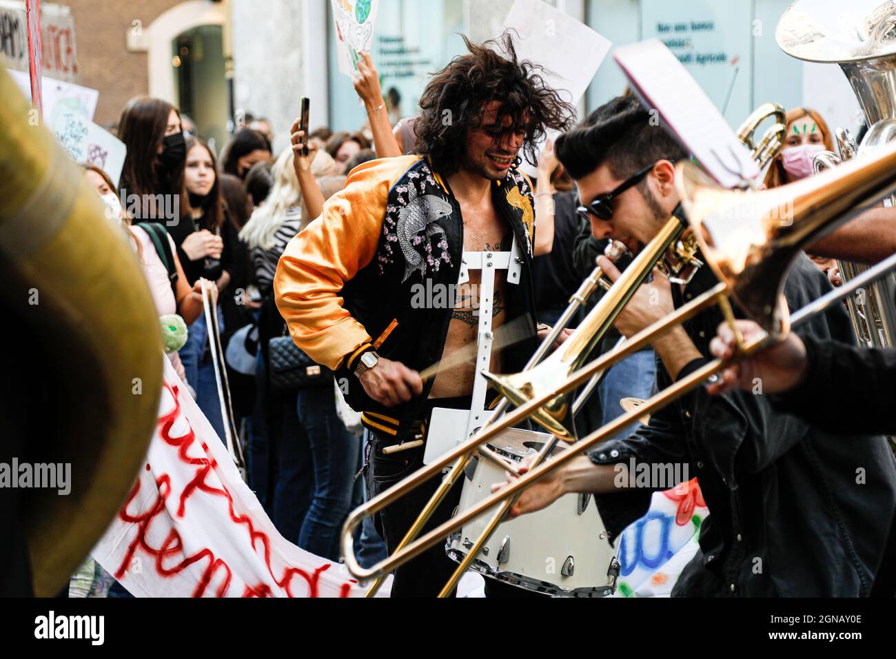 2021 settembre 24, Brescia, Italia. Venerdì per il movimento futuro. Manifestazione degli studenti in piazza. Credit: Marco Ciccolella/Alamy Live News Foto Stock
