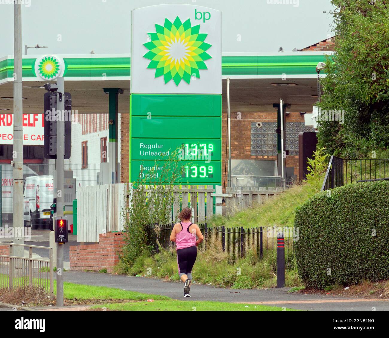 Glasgow, Scozia, Regno Unito 24 settembre 2021. La carenza di conducenti di autocisterne minaccia le previsioni vuote, con gli avvertimenti che promettono carenze a lungo termine. Vicino al Great Western Retail ParkCredit Gerard Ferry/Alamy Live News Foto Stock