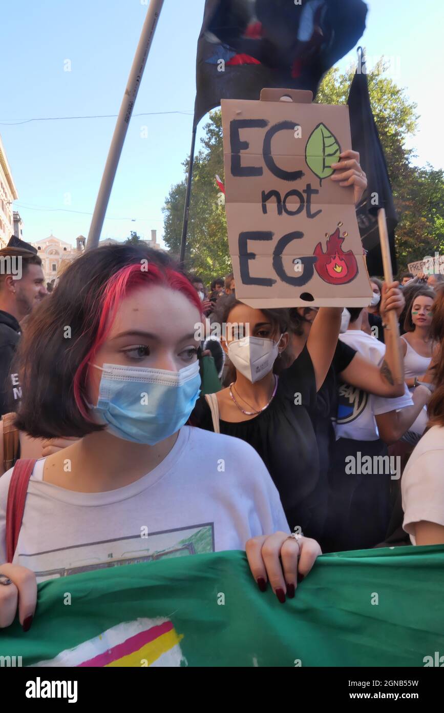 VENERDÌ PER FUTURE.YOUNG SULLA STRADA PER PROTESTARE IL CAMBIAMENTO CLIMATICO Foto Stock