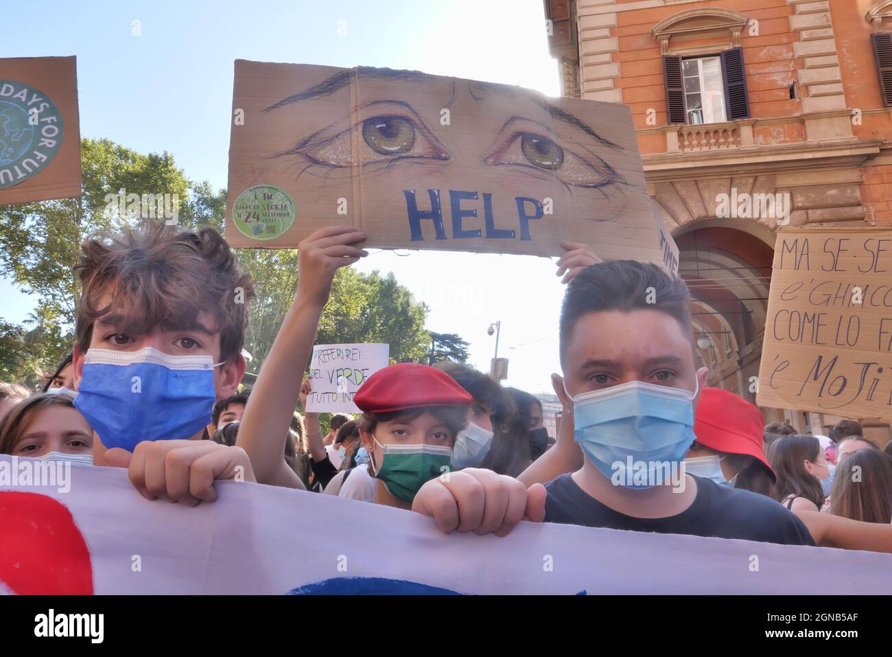 VENERDÌ PER FUTURE.YOUNG SULLA STRADA PER PROTESTARE IL CAMBIAMENTO CLIMATICO Foto Stock