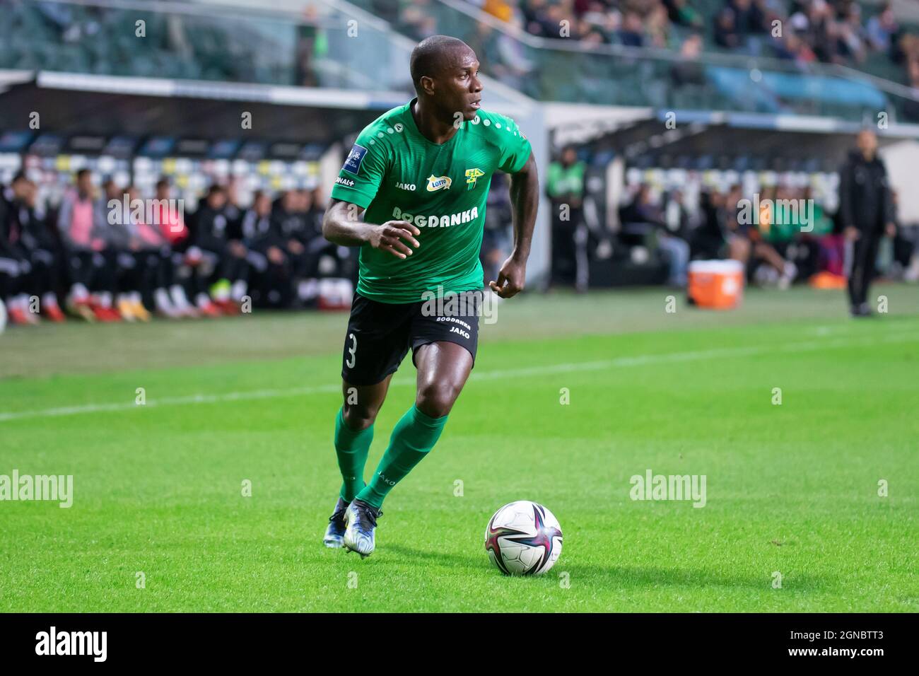 Leandro di Gornik in azione durante la partita polacca PKO Ekstraklasa League tra Legia Warszawa e Wisla Plock al Marshal Jozef Pilsudski Legia Warsaw Municipal Stadium.Final Score; Legia Warszawa 3:1 Gornik Leczna. (Foto di Mikolaj Barbanell / SOPA Images/Sipa USA) Foto Stock