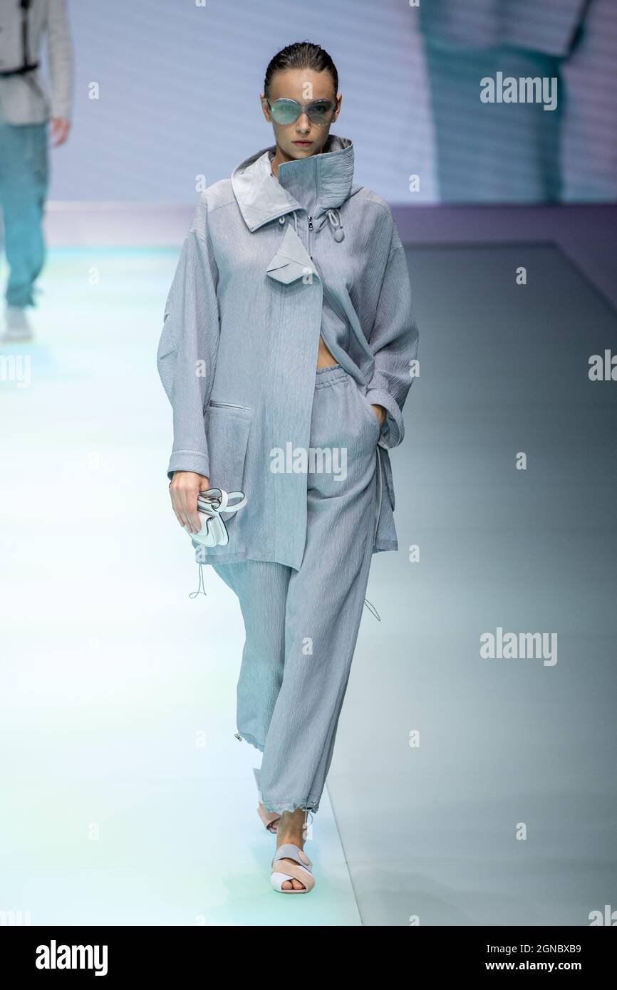 Emporio Armani sfilata di moda per Milano Fashion Week Collezione Donna  Primavera Estate 2022. Celebrazione dei