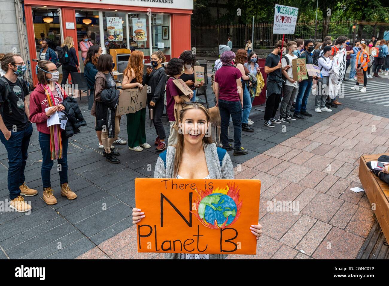 Cork, Irlanda. 24 settembre 2021. Venerdì per il futuro ha tenuto oggi uno sciopero climatico globale sulla Grand Parade a Cork, chiedendo giustizia climatica in Irlanda e in tutto il mondo. Alla protesta è stata Alicia Joy o'Sullivan. Credit: AG News/Alamy Live News Foto Stock