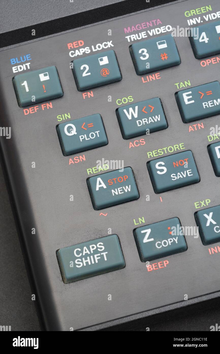 Primo piano della tastiera Sinclair ZX Spectrum. Focus sui tasti di comando di base nel riquadro centrale. Computer domestico vintage a 8 bit degli anni '80 (vedere le note). Foto Stock