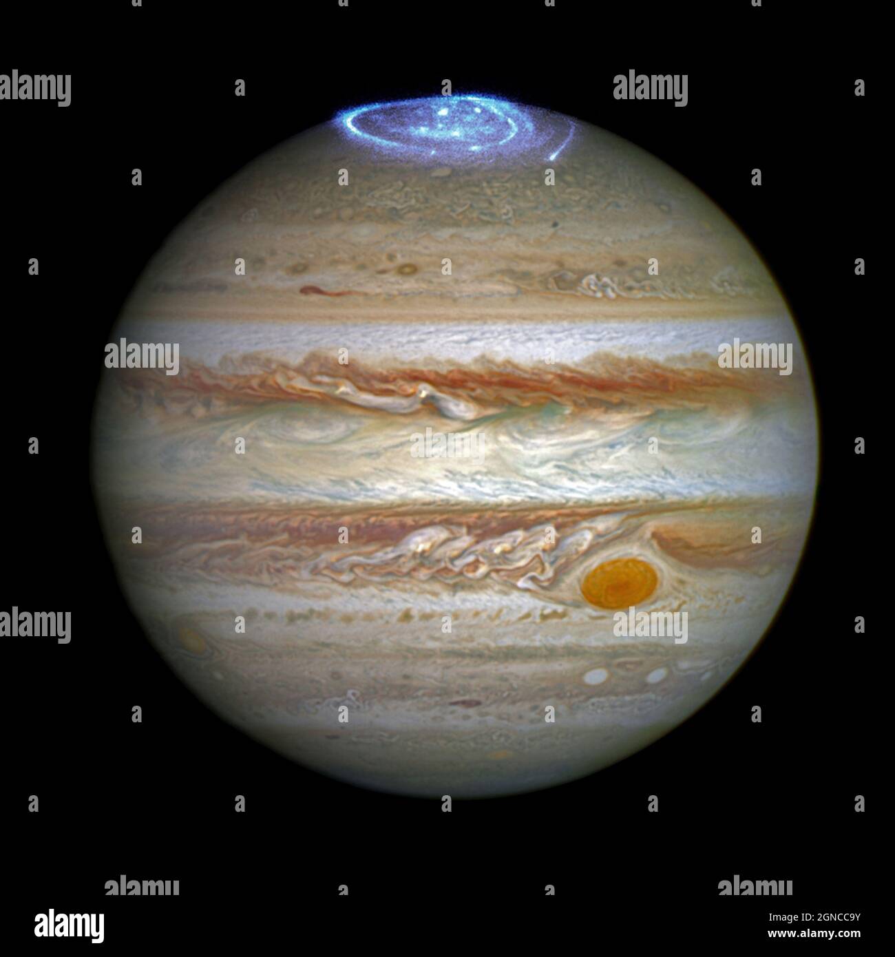 Il telescopio spaziale NASA Hubble cattura le Aurore vivide nell'atmosfera di JupiterÕs, utilizzando le capacità ultraviolette di Hubble. Una versione ottimizzata e potenziata digitalmente di un'immagine NASA / credito NASA. Solo per uso editoriale. Foto Stock