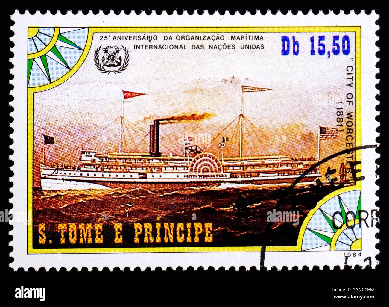 ST. ISOLE THOMAS E PRINCE - CIRCA 1984: Un francobollo stampato in Sao Tome e Principe mostra la vecchia nave a vapore City of Worcester 1881 Foto Stock