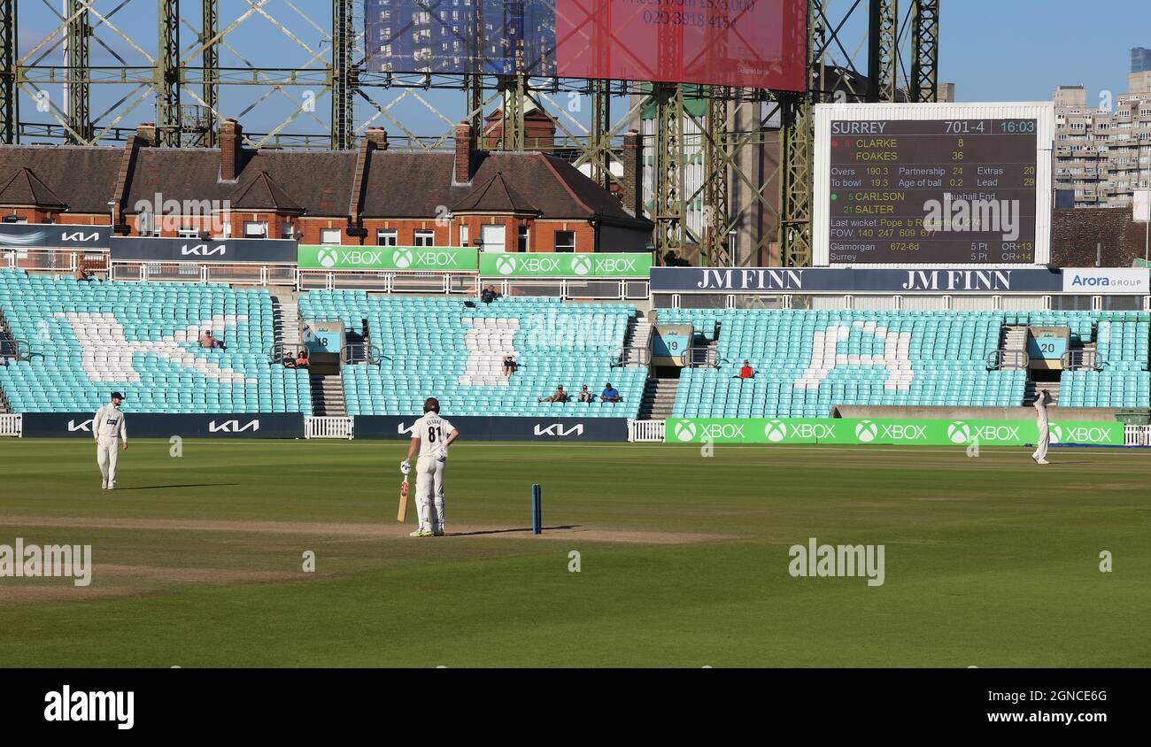 24 Settembre 2021. Londra, Regno Unito. Rikki Clarke di Surrey si batte nel suo ultimo gioco per Surrey mentre superano il 700 mentre si prendono Glamorgan nel campionato della contea al Kia Oval, giorno quattro. David Rowe/Alamy Live News Foto Stock