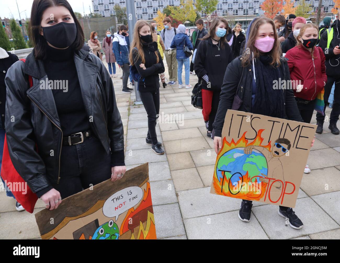 Cracovia. Cracovia. Polonia. Sciopero dei giovani per studenti e alunni sul clima che marciavano attraverso il centro della città. Foto Stock