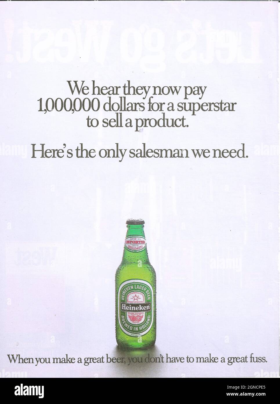 Annuncio vintage della birra Heineken anni '80 1970 bottiglia Heineken con carta di vetro Heineken Adver Magazine advert Foto Stock