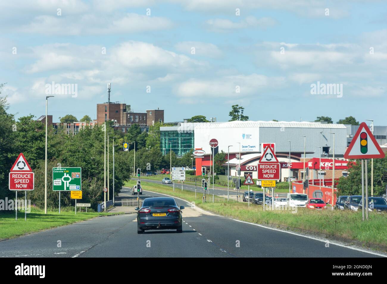 Lane Road link (A26) nel centro città, Ballymena, County Antrim, Irlanda del Nord, Regno Unito Foto Stock