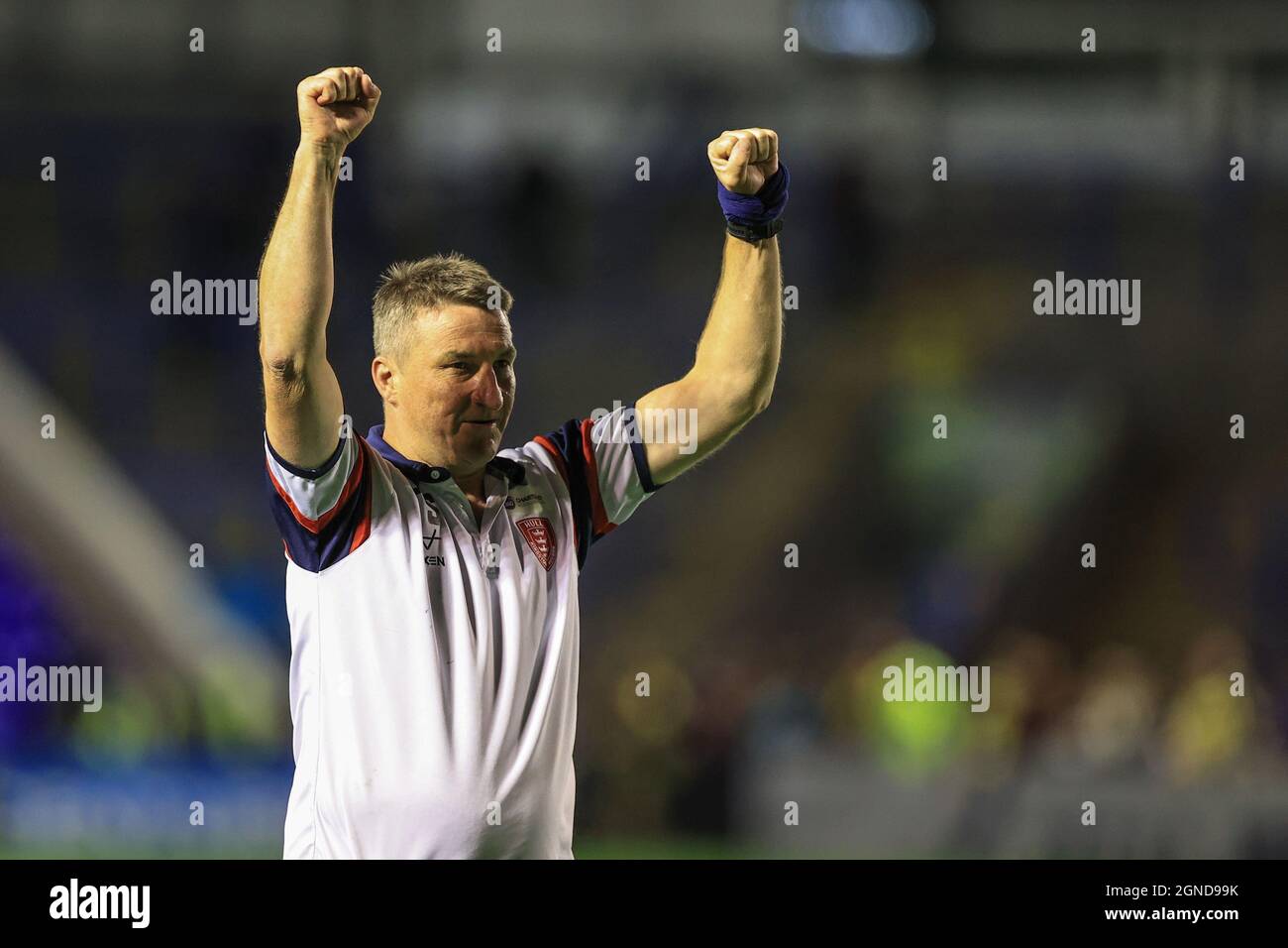 Tony Smith Head Coach of Hull KR celebra la sua uscita da Warrington Foto Stock