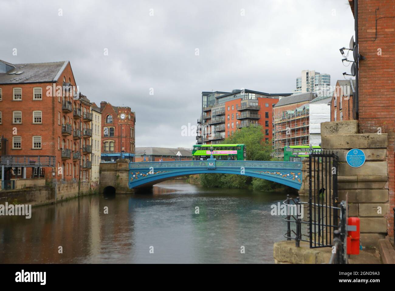 Leeds Bridge che attraversa il fiume Aire Foto Stock