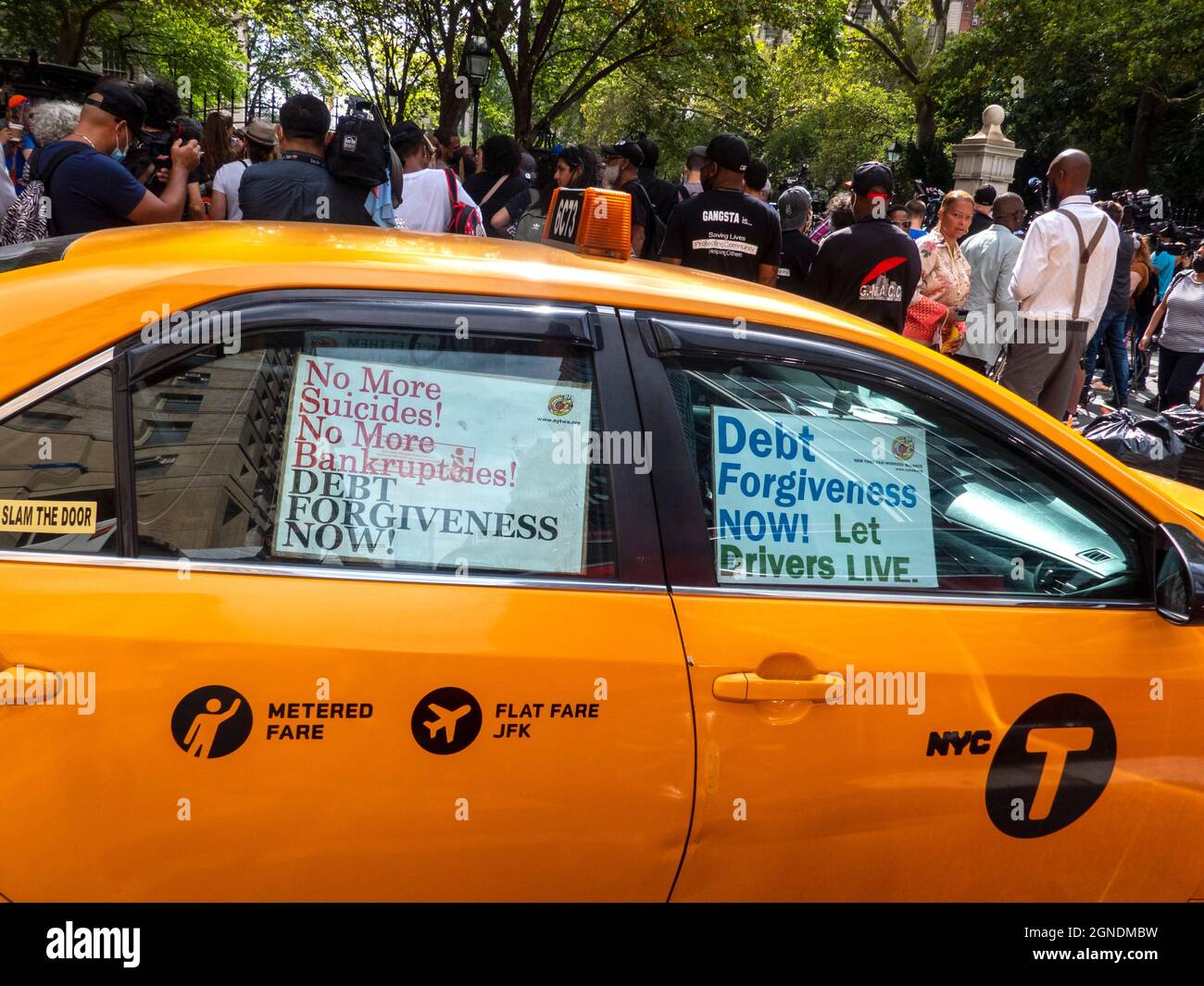 New York, NY, USA. 22 settembre 2021. New York Taxi Workers Alliance vuole il condono del debito per i proprietari-conducenti medaglione. Essi propongono che New York City garantirebbe medaglioni che sono ristrutturati ad un importo principale di non più di 145,000 dollari, con 800 dollari di pagamenti mensili ipotecari. Temono di perdere le loro case o di avere i loro salari guarniti quando iniziano le pignoramenti. New York City, 22 settembre 2021. (Credit Image: © John Marshall Mantel/ZUMA Press Wire) Foto Stock