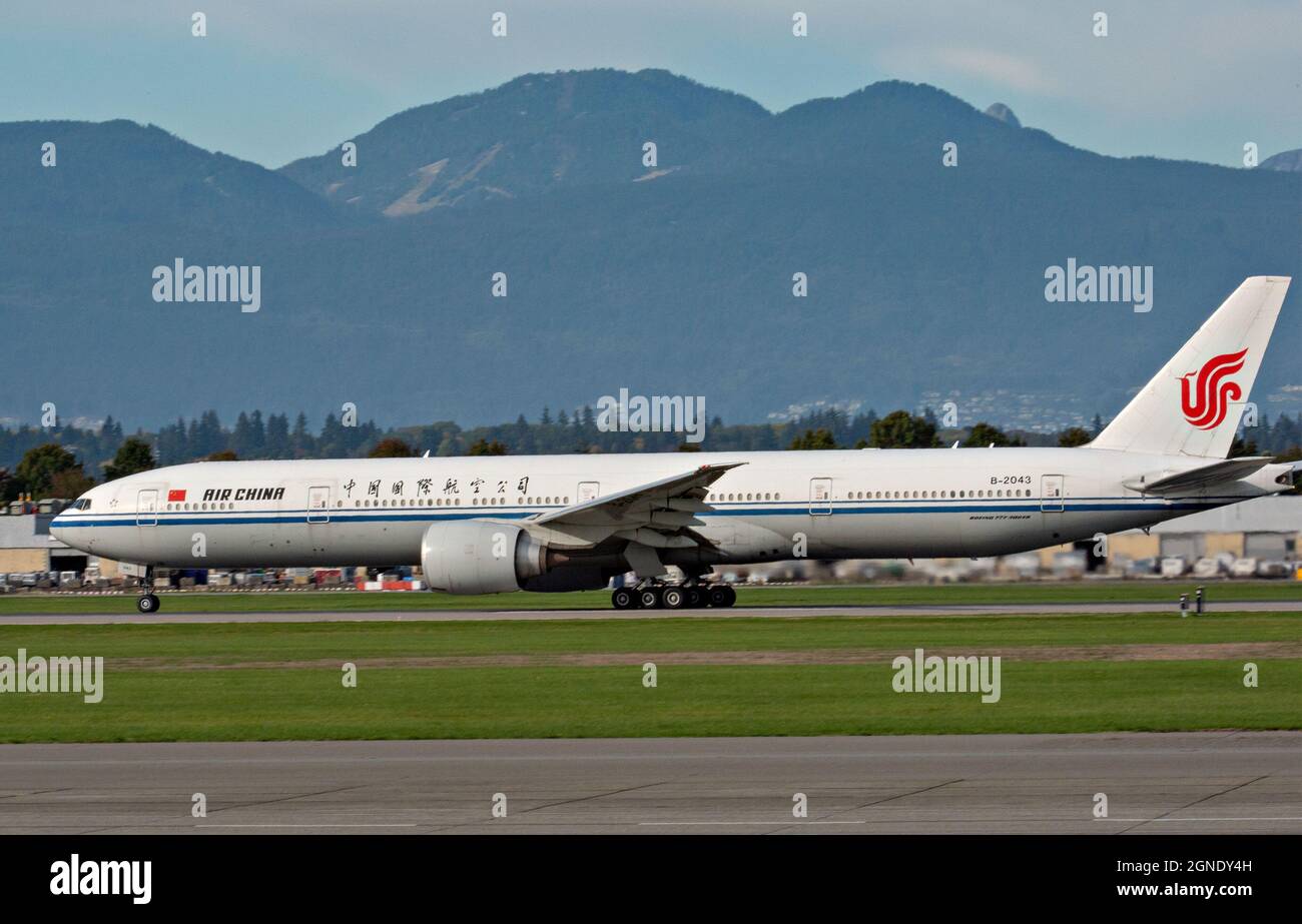 Vancouver, Canada. 24 settembre 2021. Foto scattata il 24 settembre 2021 mostra l'aereo che trasporta la signora Meng Wanzhou a Vancouver, Canada. Attraverso sforzi incessanti del governo cinese, la sig.ra Meng Wanzhou ha già lasciato il Canada, il 24 settembre ora locale, su un volo charter organizzato dal governo cinese. Presto tornerà nel suo paese d'origine e si riunirà con la sua famiglia. Credit: Andrew Soong/Xinhua/Alamy Live News Foto Stock