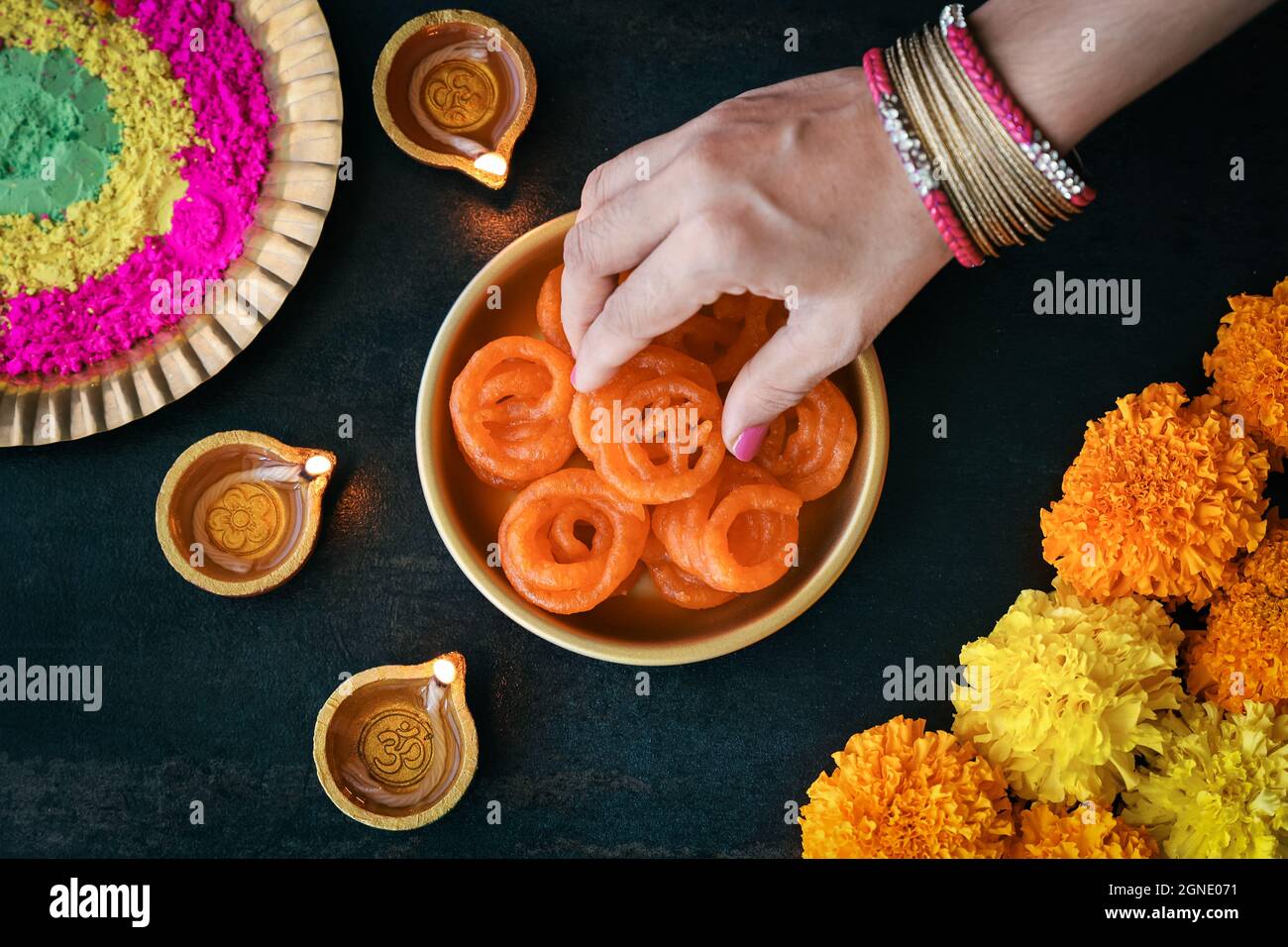 Diwali dolci jalebi Jhangiri Gujiya peda jndian dolce dolce mithai festival Dussehra Holi ganesh chaturthi RAM Navami Durga pooja ashtami Navratri Foto Stock