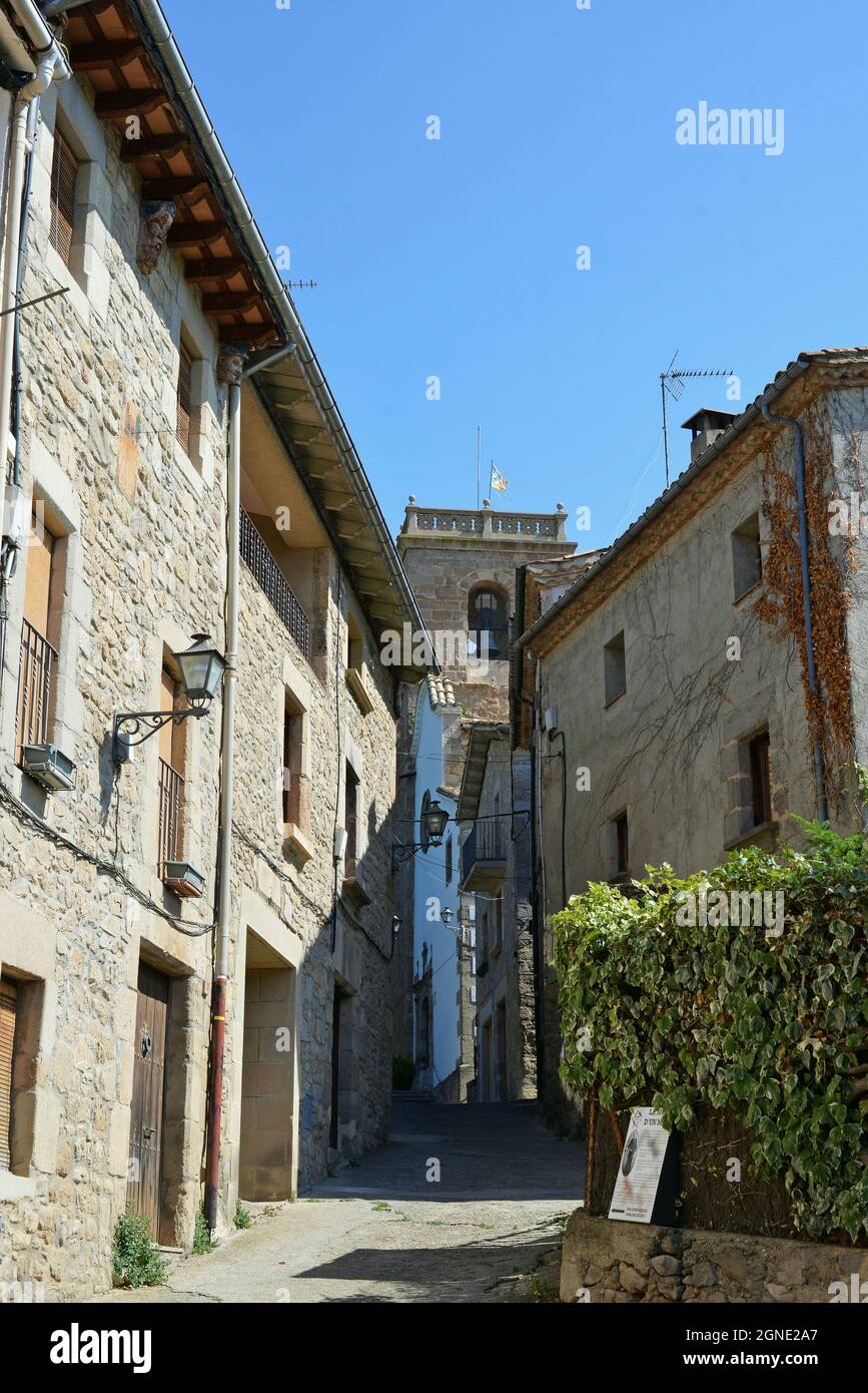 La città di ALPENS si trova a nord di Llusanés, nella regione della provincia di Osona di Barcellona, Catalogna, Spagna Foto Stock