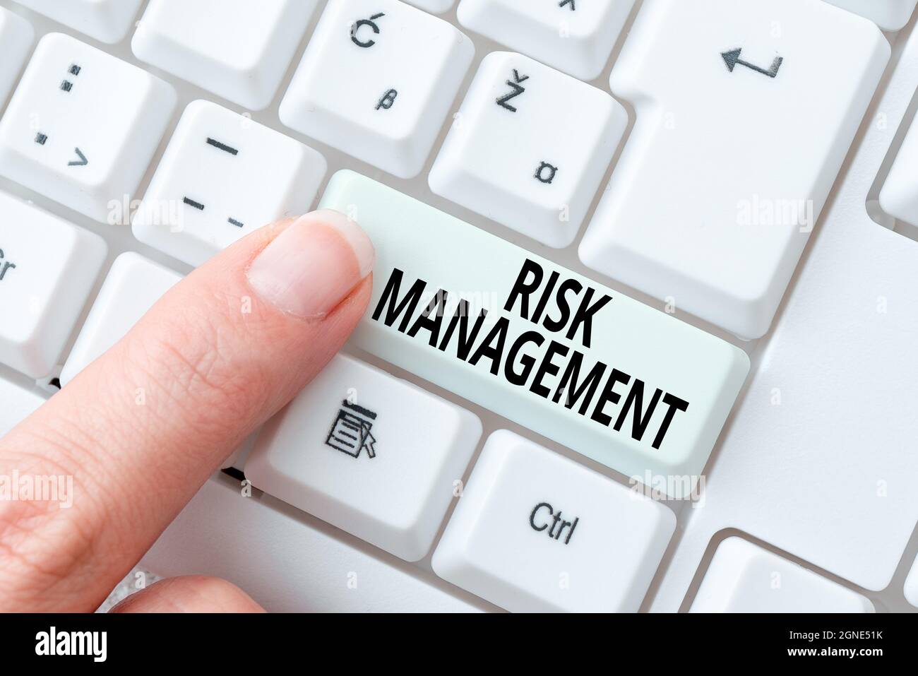 Ispirazione che mostra la gestione dei rischi dei segni. Valutazione fotografica concettuale di rischi finanziari o problemi con procedure di trascrizione di Online Voice Foto Stock