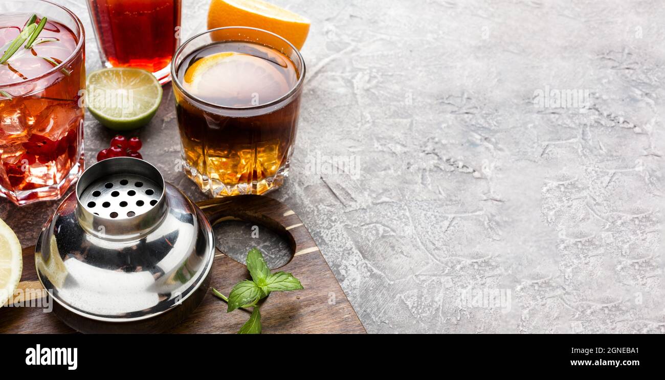 mix di bevande alcoliche ad angolo alto con spazio copia. Alta qualità e risoluzione bellissimo concetto di foto Foto Stock
