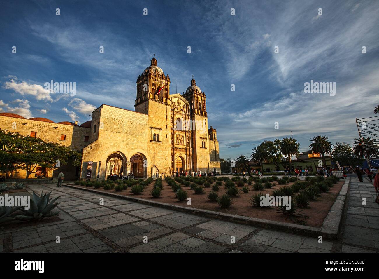 Maestoso Museo delle culture di Oaxaca, Santo Domingo al tramonto d'oro a Oaxaca, Messico Foto Stock