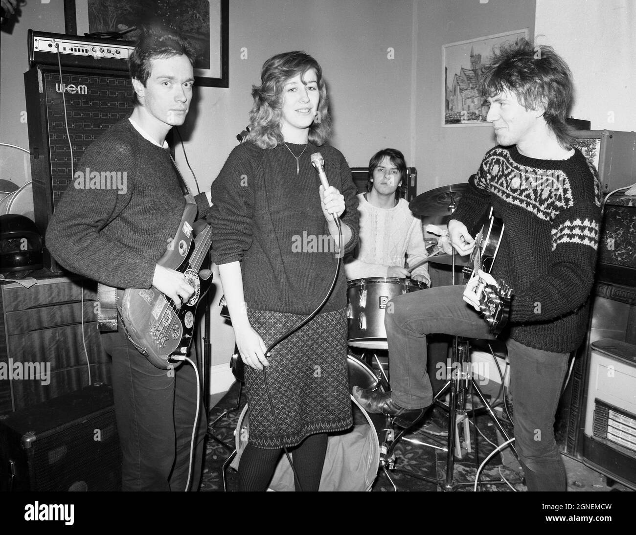 1985, Historical, band, 'Pink Stuff' sul palco, York, Inghilterra, Regno Unito. Foto Stock