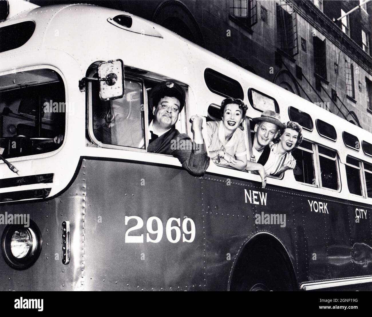 Una foto promozionale a metà degli anni Cinquanta per l'iconico programma televisivo "The Honeymooner" Foto Stock