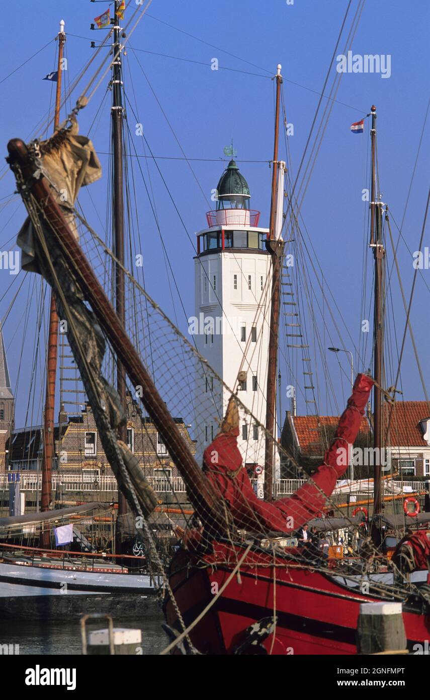 OLANDA, REGIONE FRISIA, CITTÀ DI HARLINGEN, IL PORTO, BED AND BREAKFAST IN UN FARO Foto Stock