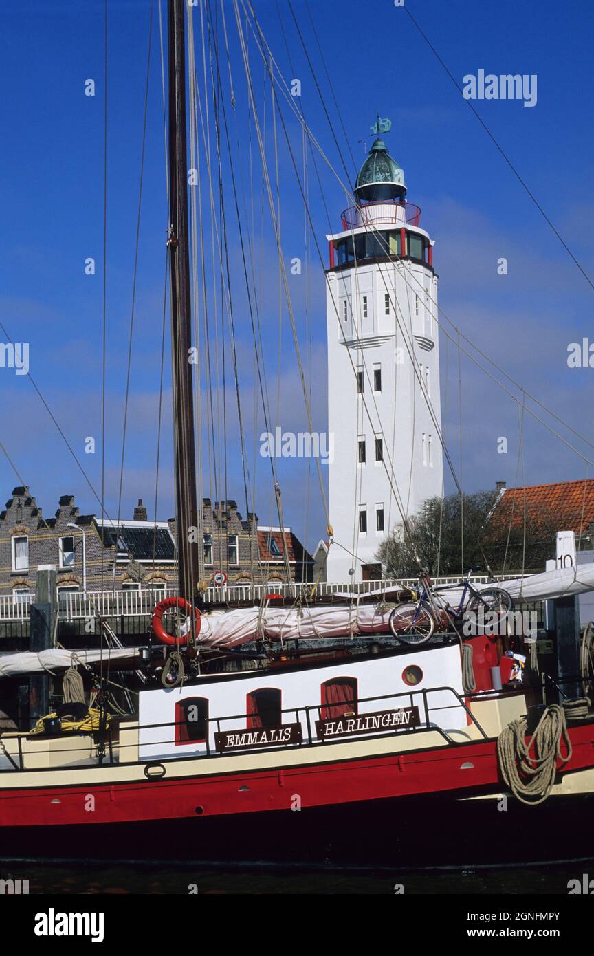 OLANDA, REGIONE FRISIA, CITTÀ DI HARLINGEN, IL PORTO, BED AND BREAKFAST IN UN FARO Foto Stock