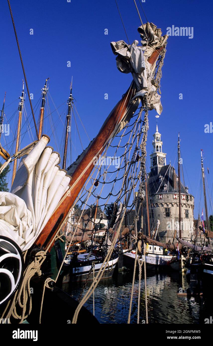 OLANDA, PAESI BASSI, NOORD-HOLLAND E LA REGIONE DI IJSSELMEER, LA CITTÀ DI HOORN, IL PORTO E L'HOOFDTOREN Foto Stock