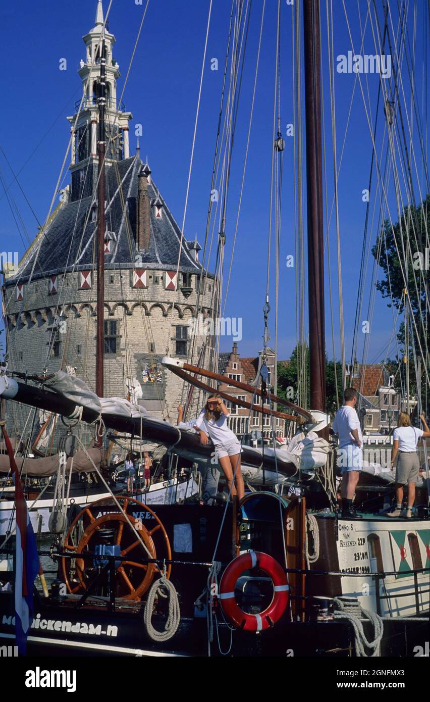 OLANDA, PAESI BASSI, NOORD-HOLLAND E LA REGIONE DI IJSSELMEER, LA CITTÀ DI HOORN, IL PORTO E L'HOOFDTOREN Foto Stock
