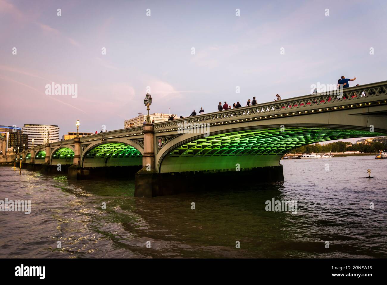 Westminster Bridge al crepuscolo, Londra, Inghilterra, Regno Unito Foto Stock