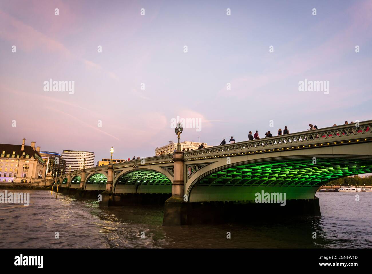 Westminster Bridge al crepuscolo, Londra, Inghilterra, Regno Unito Foto Stock