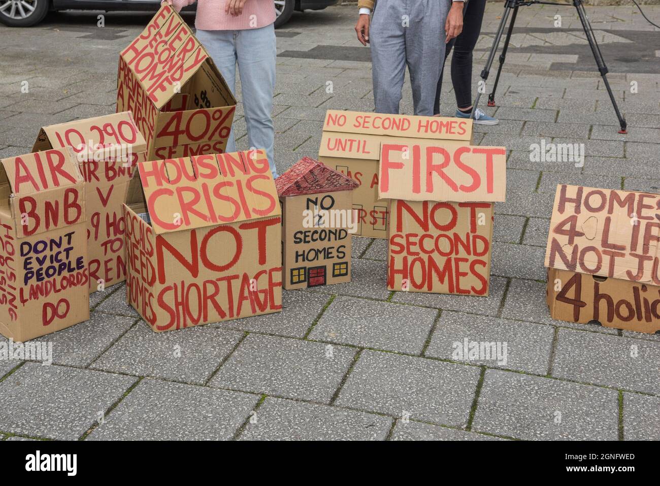 Falmouth, Cornovaglia, Regno Unito. 25 Settembre 2021. Una dimostrazione a Falmouth protestando contro la grave mancanza di alloggi disponibili in Cornovaglia. Gordon Scammell/Alamy Live News. Foto Stock