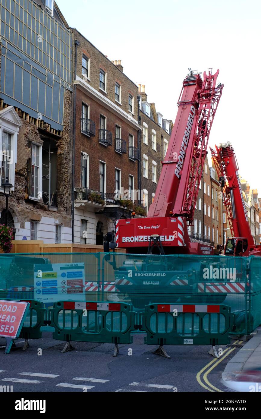 Queen Anne Street, Londra. 1774 costruzione di Townhouse crollo e demolizione. Foto Stock