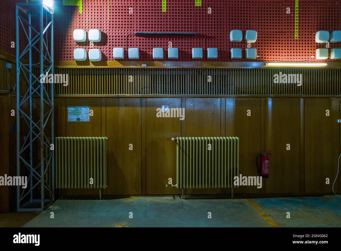 Complesso di costruzione Prora nel comune di Binz sull'isola di Rügen, Germania, sala Gynastic, interno Foto Stock