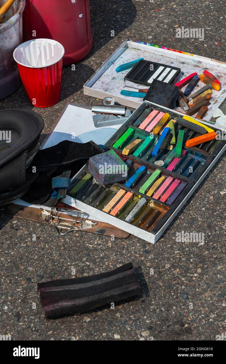 Strumenti del Chalk Drawing Trade - al festival del gesso Foto Stock