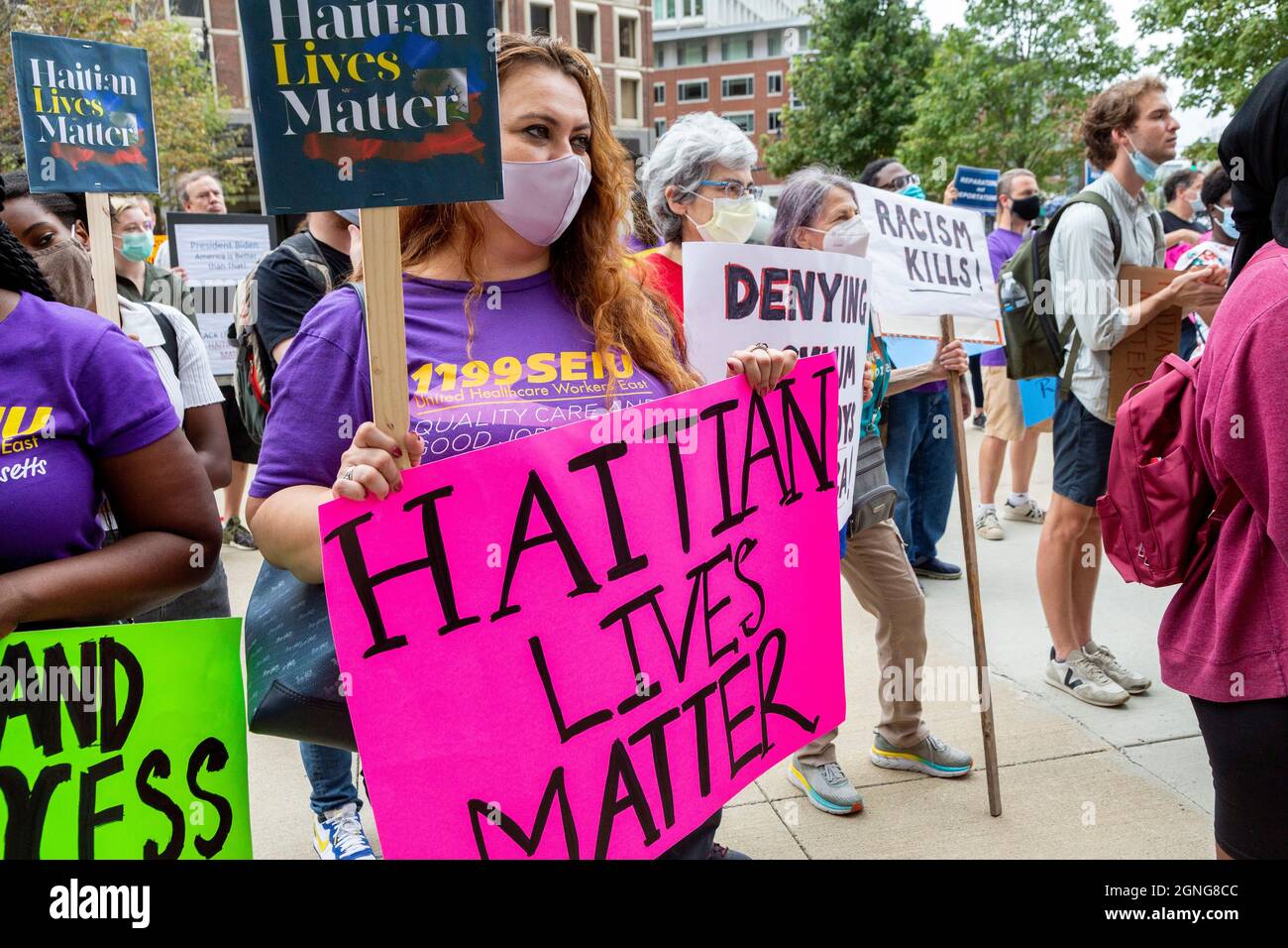 24 settembre 2021. Boston, ma. Più di 100 leader della comunità haitiana, sostenitori dell’immigrazione e alleati si sono riuniti al John F. Kennedy Federal Buildin Foto Stock