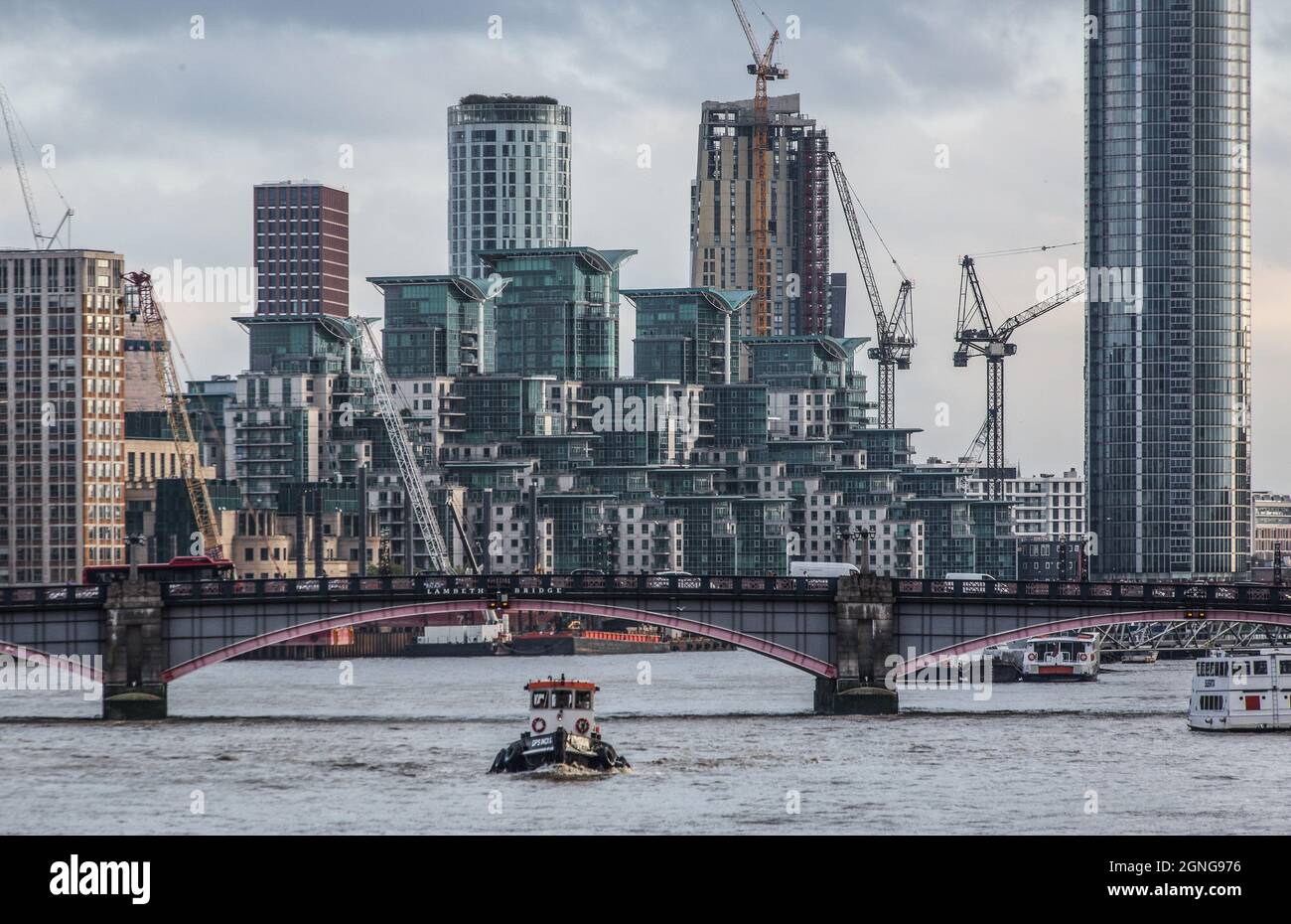 Londra, St George Wharf Wohnanlage am rechten Themseufer Architekten Broadway Malian 2007-12 Foto Stock