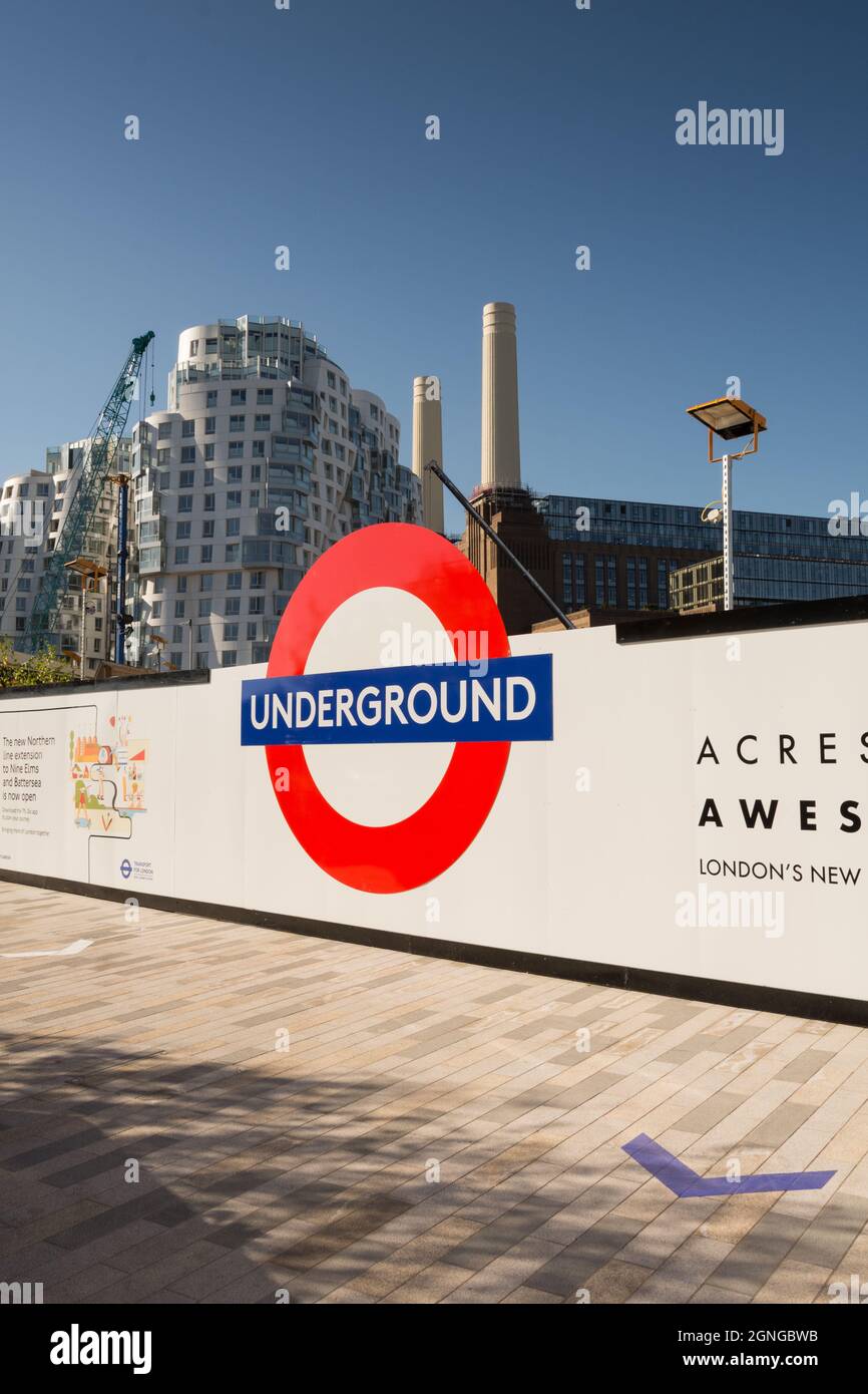 Stazione della metropolitana di Battersea Power Station, Nine Elms, Vauxhall, Londra, Inghilterra, REGNO UNITO Foto Stock