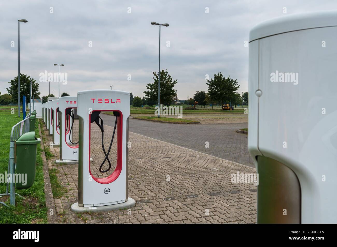Germania , Wittenburg , 23.09.2021 , diverse stazioni di ricarica Tesla Foto Stock